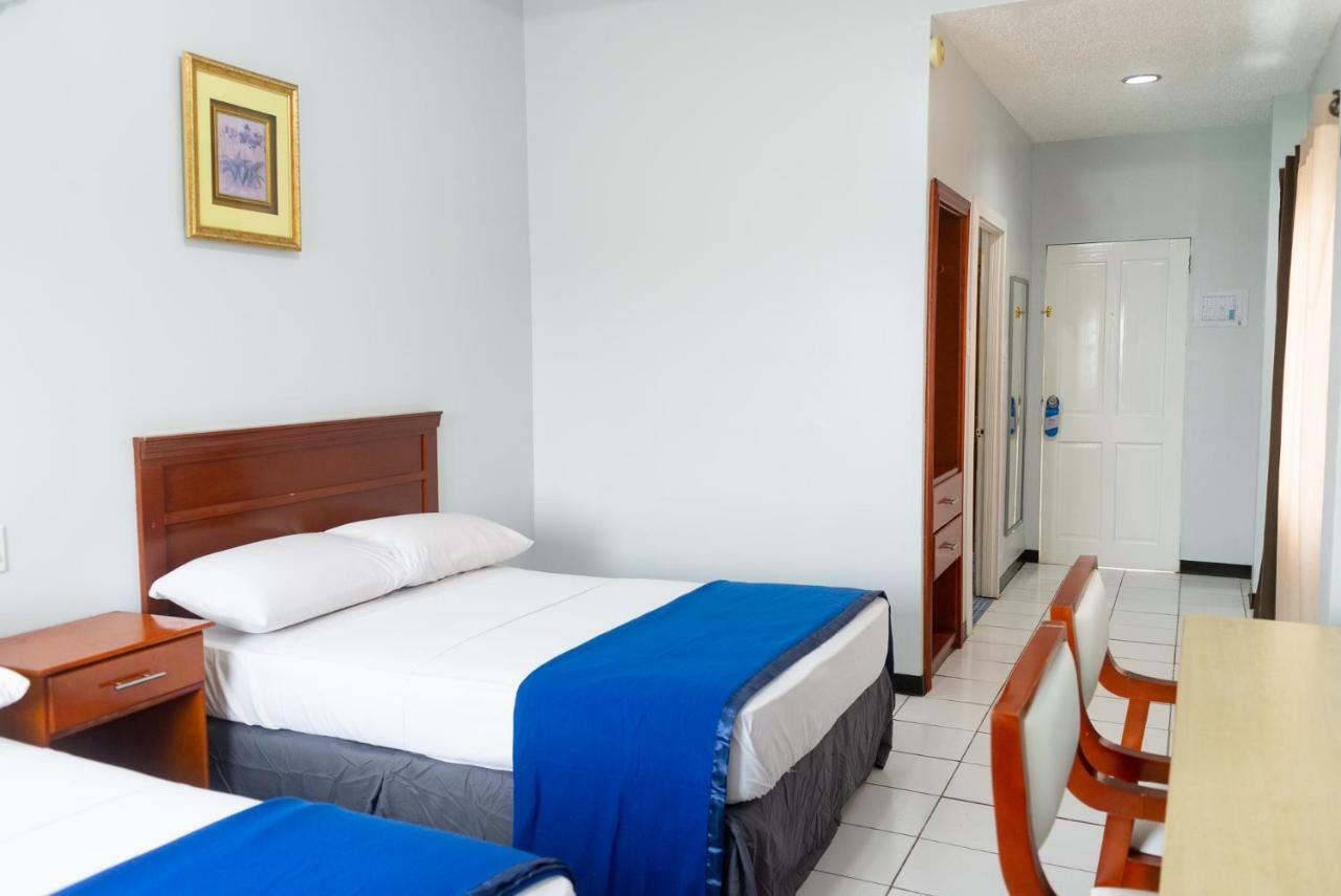 Status Hotel Τζώρτζταουν Εξωτερικό φωτογραφία