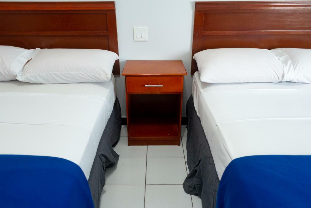 Status Hotel Τζώρτζταουν Εξωτερικό φωτογραφία